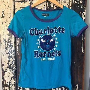 5th & Ocean‎ Charlotte Hornets women’s ringer retro velvet graphic T-shirt. M